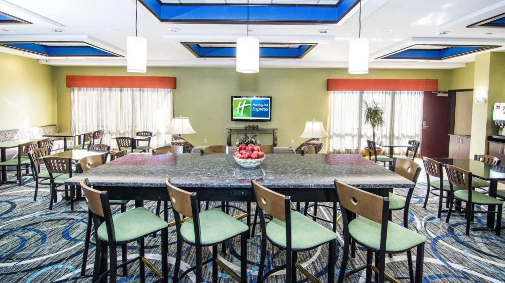 Holiday Inn Express & Suites Elkton - University Area by IHG