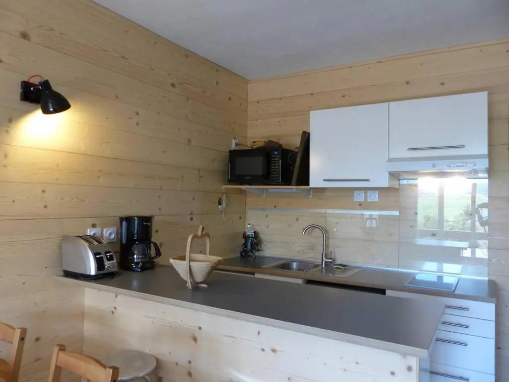 Charmant appartement fonctionnel près du centre bourg, balcon et parking gratuit - FR-1-548-2