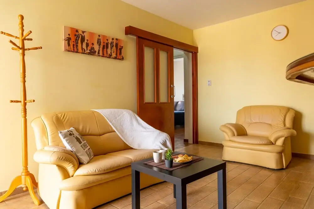Gold Feathers Apartment By STAY BnB