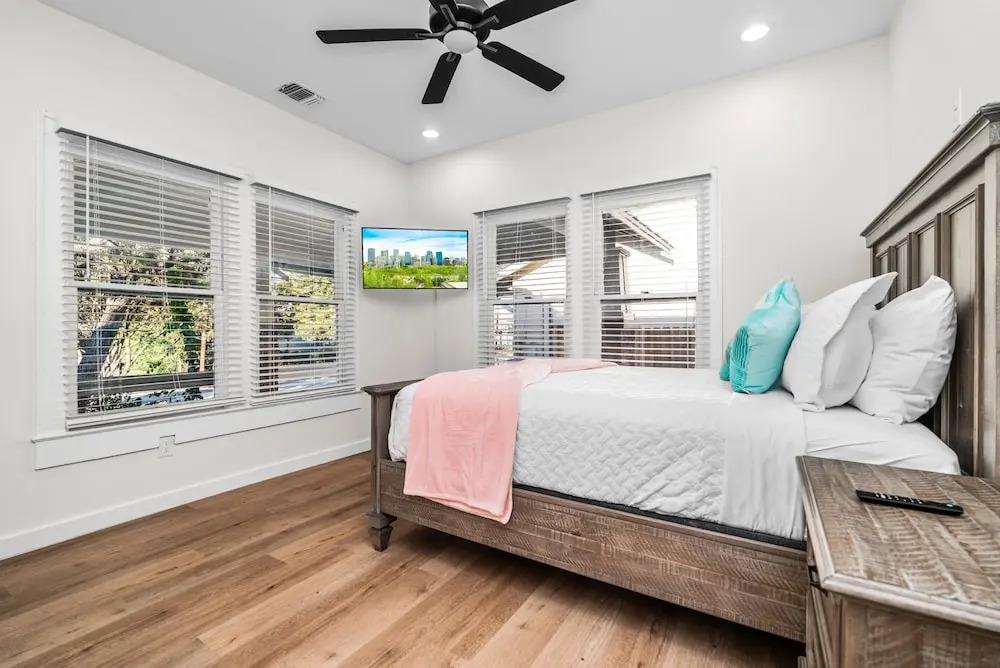 Bold Bright 4br/3.5full Baths Near Riverwalk Dtown
