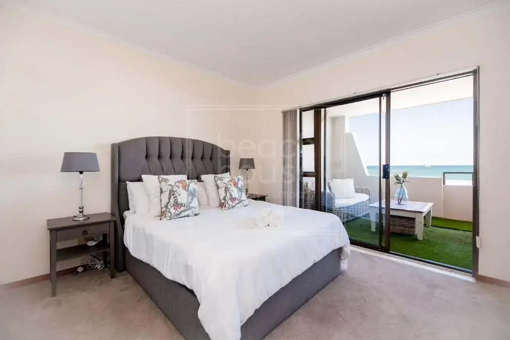 Panoramic Ocean View 2 bedroom in Blouberg, Cape Town