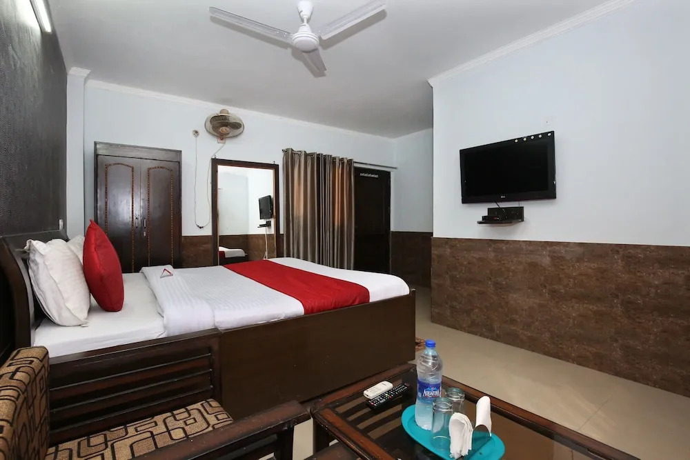 OYO 10362 Hotel Milan Inn