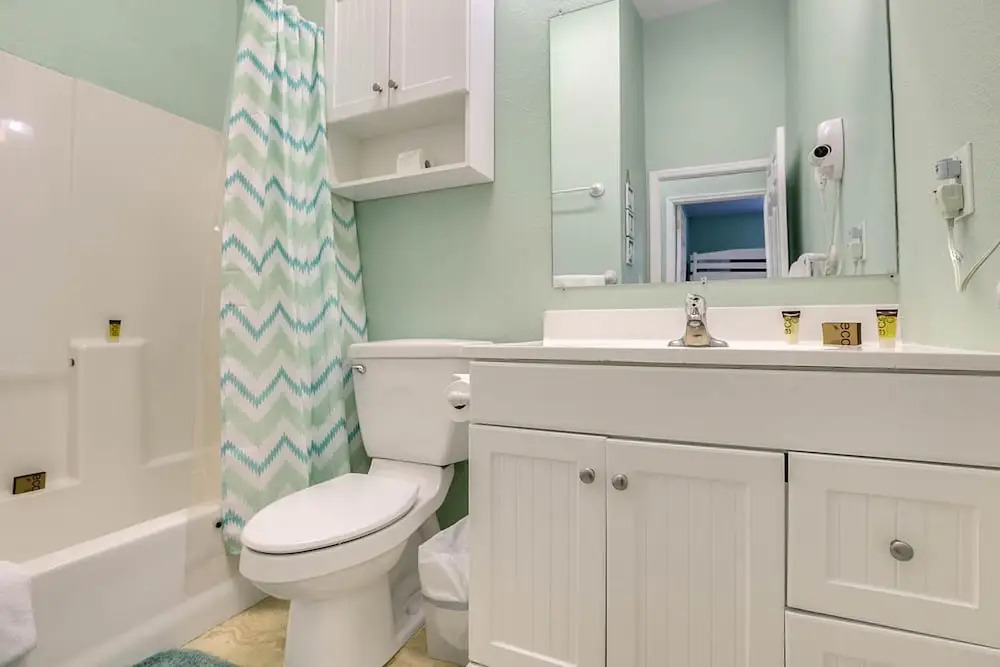 Sleeps 22 in Tarpon Springs - 2 Pools! by RedAwning