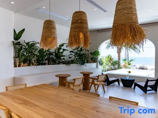 Sunset Island Luxury Seaview Homestay
