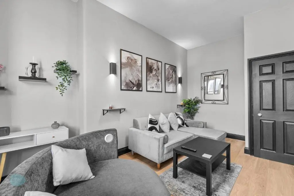 1 Bed- Holyrood Retreat
