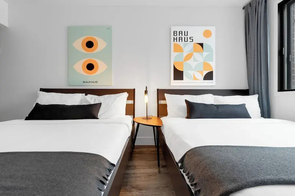 LiV MTL Urban Spacious Group Suites Near Downtown Montreal