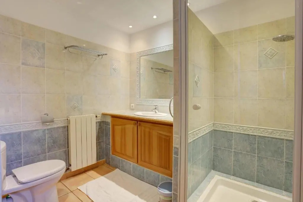 villa de charme, 8 pers, climatisée, piscine chauffée, calme garanti