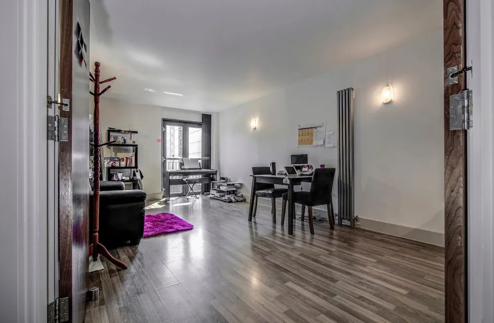 Modern, Spacious 1BR Central Manchester Flat for 2
