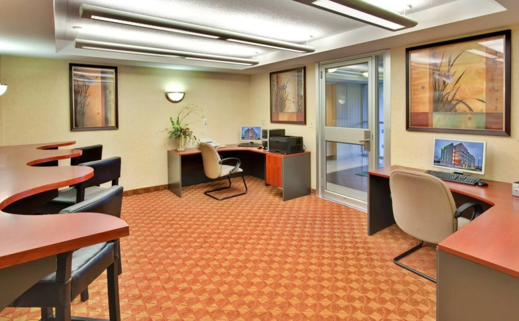 Four Points by Sheraton Point Edward Sarnia