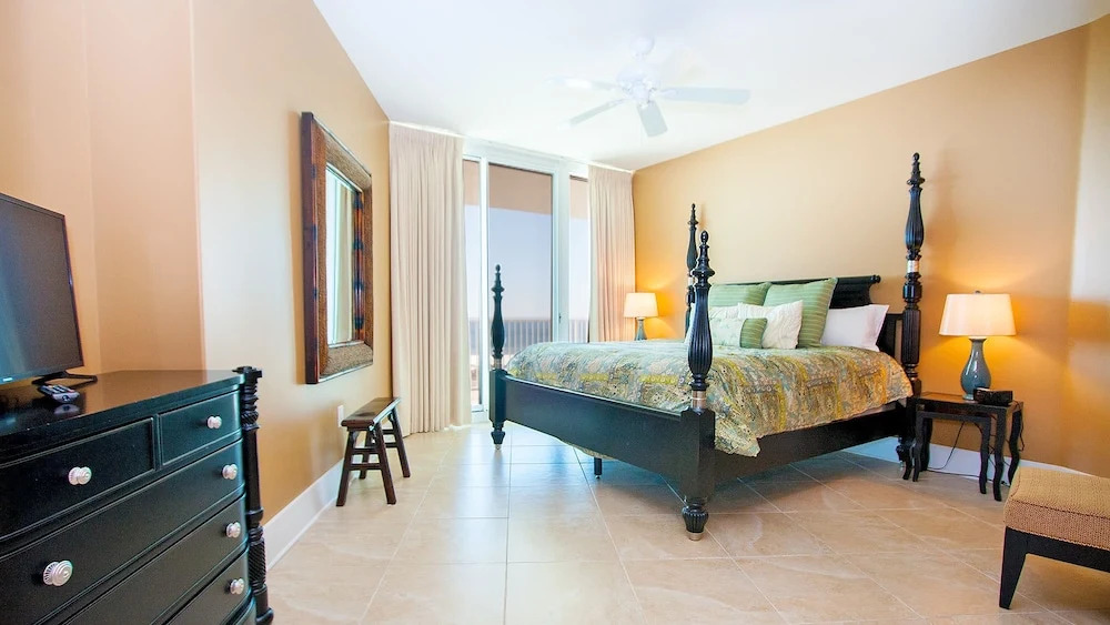 Four Bedroom Condo, Spacious Balcony Overlooking Gulf - Unit Crc1210