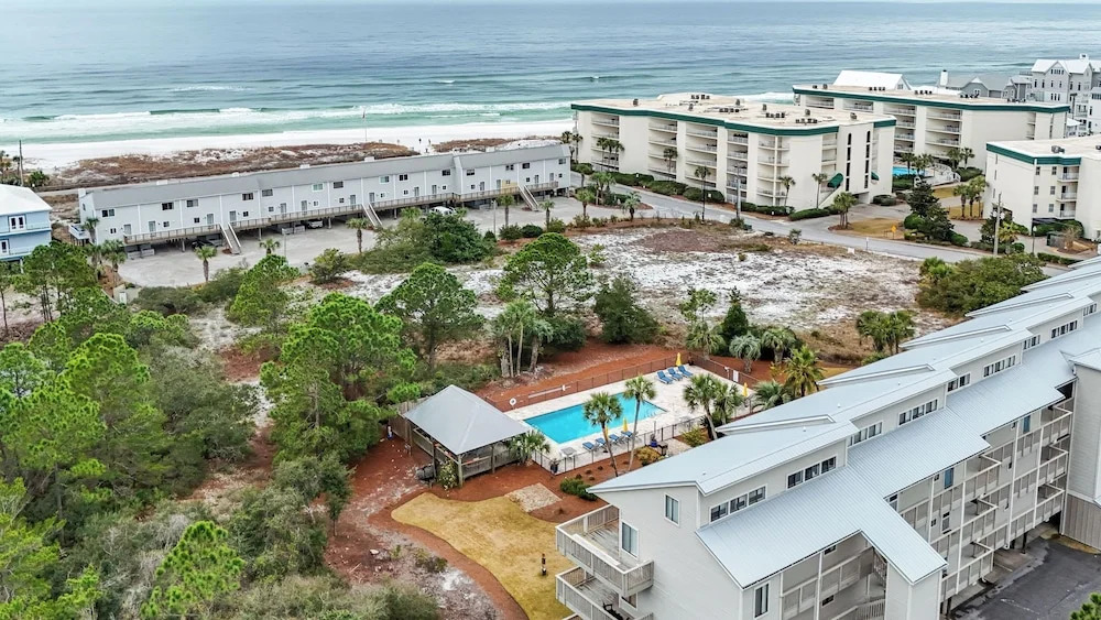 Steps to the Beach, Pool + Hot Tub Renovated Retreat Sea Haven by Avantstay