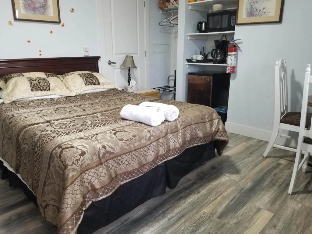 Entire Suite B&B At Cozy Private Retreat for 2 Guests J-3