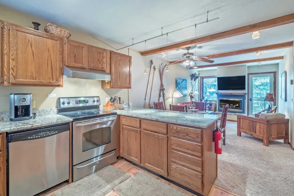 Ghostriders 5 by Avantstay 2 Bedroom Condo Near Main Street, Hiking & Skiing STR Permit #3571