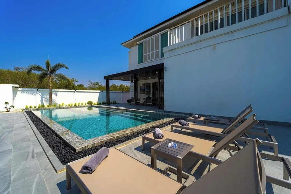 Luxury 4 Bedroom Pool Villa - PV8