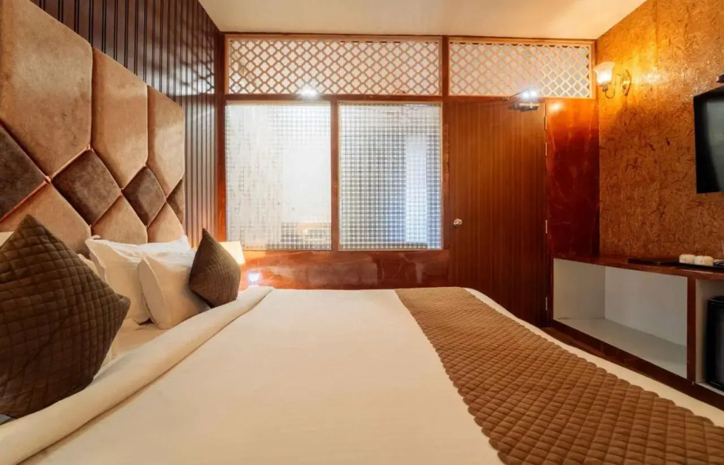 Hotal Paradise Palace Inn (Highway Hotel)