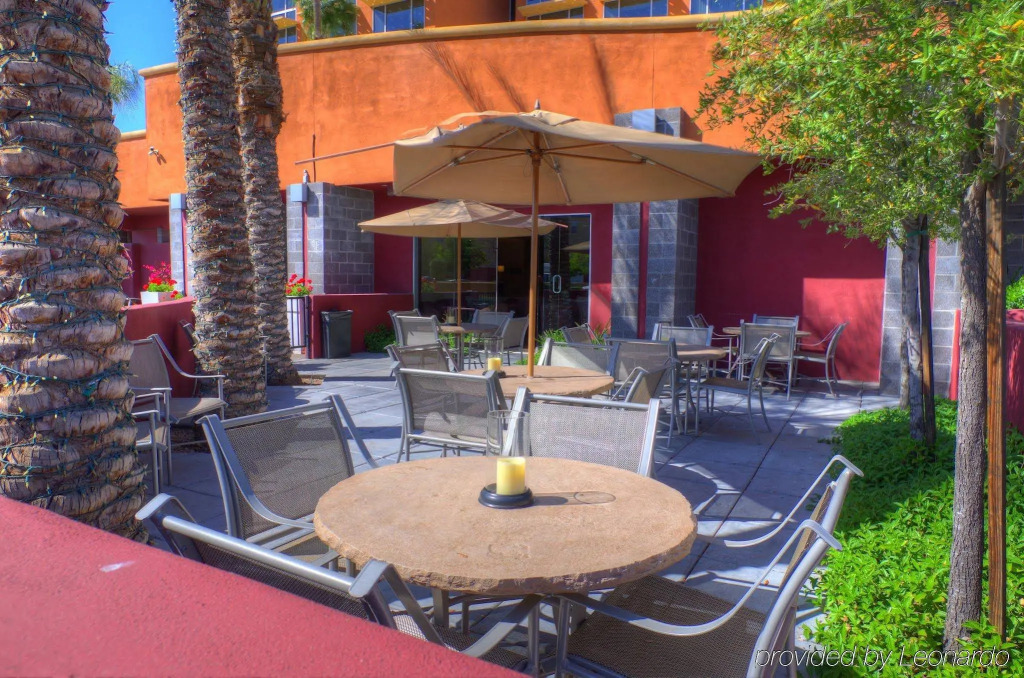 Holiday Inn Express & Suites Phoenix - Midtown, an IHG Hotel
