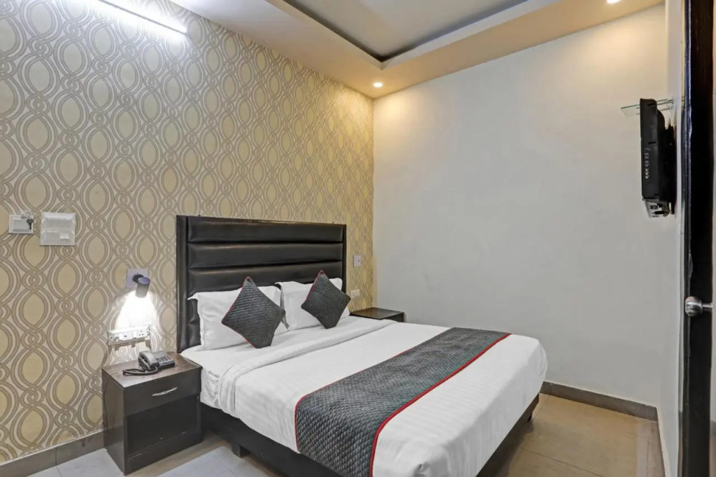 FabHotel The Diamond