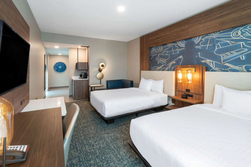La Quinta Inn & Suites by Wyndham Nashville Downtown Stadium