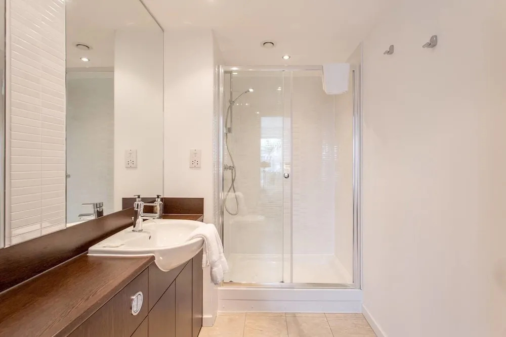 Luxury Penthouse Secc/hydro W/balcony & Parking