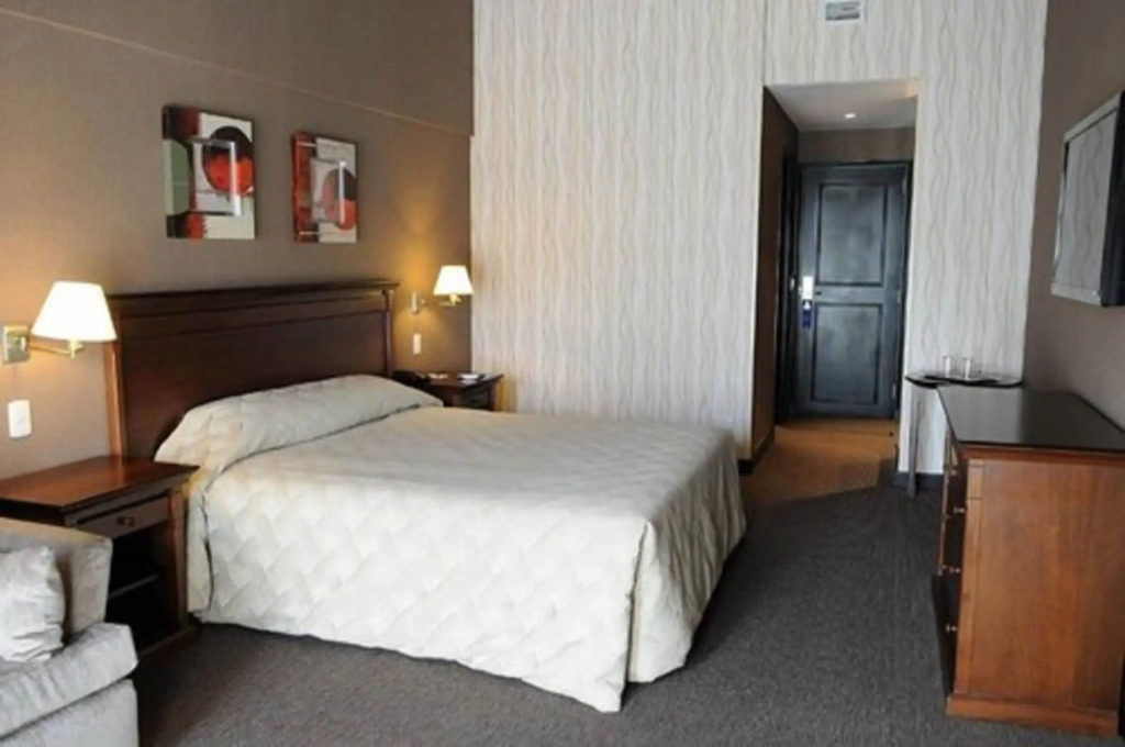 Howard Johnson Pilar Resort Spa & Convention Center
