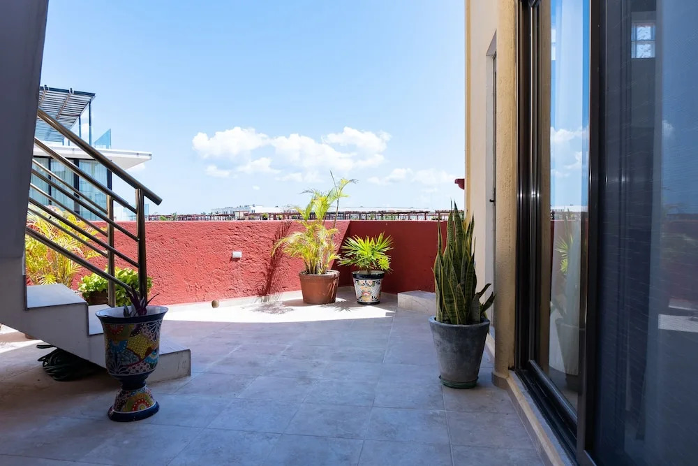 Magic Paradise A8 3 Bedroom Condo by RedAwning