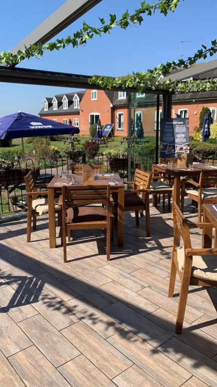 Strawberry Bank Hotel, NEC