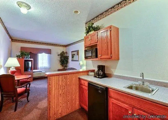 Rodeway Inn & Suites