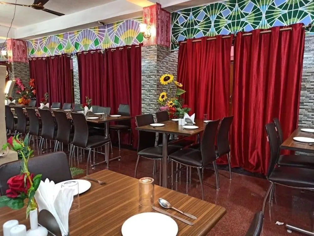 Hotel Anand LOK