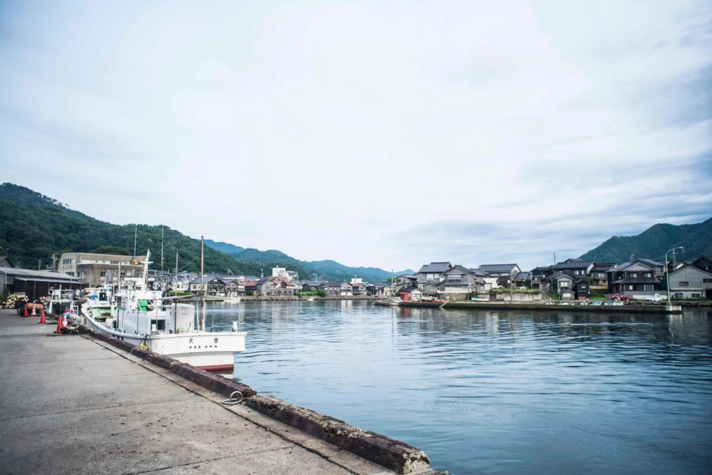 Book & Guesthouse Hitotomaru