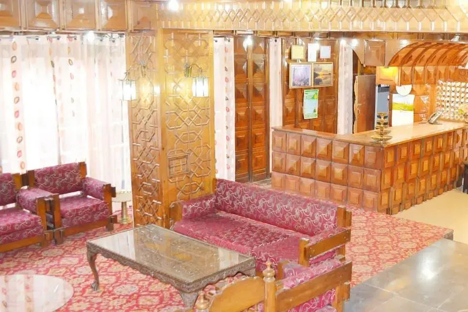 Houseboat Parimahal