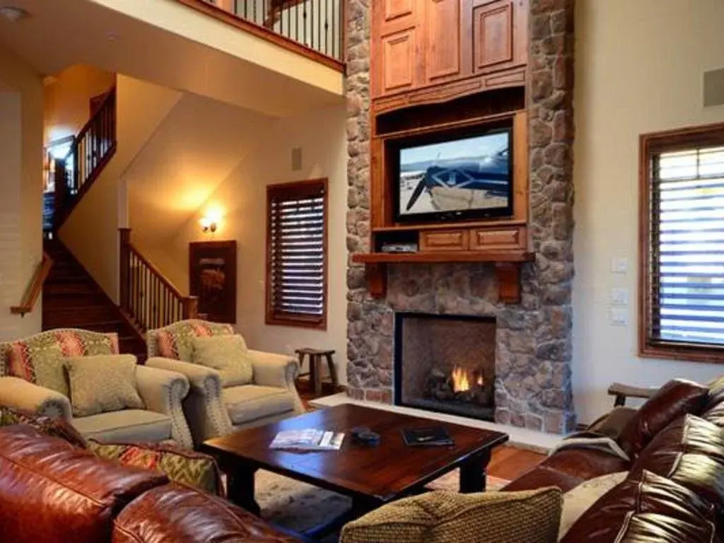 Aspen Crest