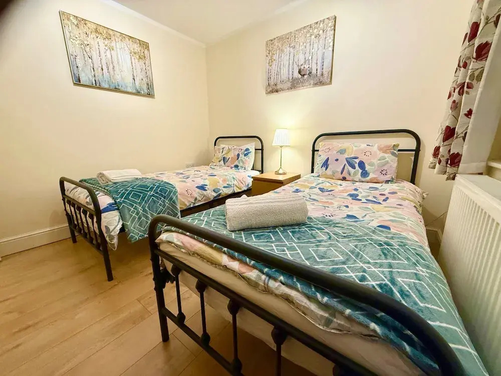 1 Bed Apartment - Sleeps 4 - Pets - Free Parking