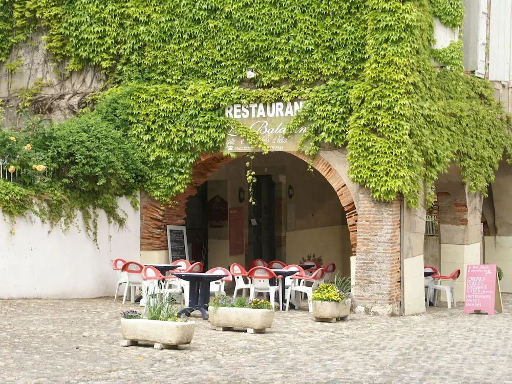 Apartment in a 15th Century Castle With Swimming Pool