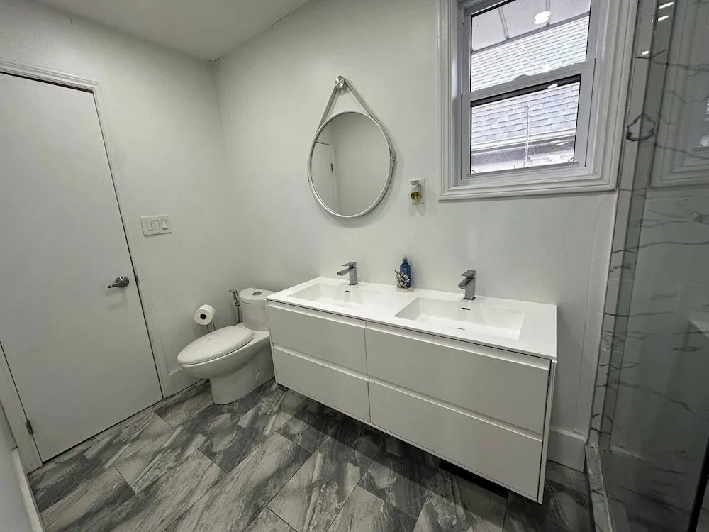 Cozy Modern 3BR With Free Parking Fast Wifi
