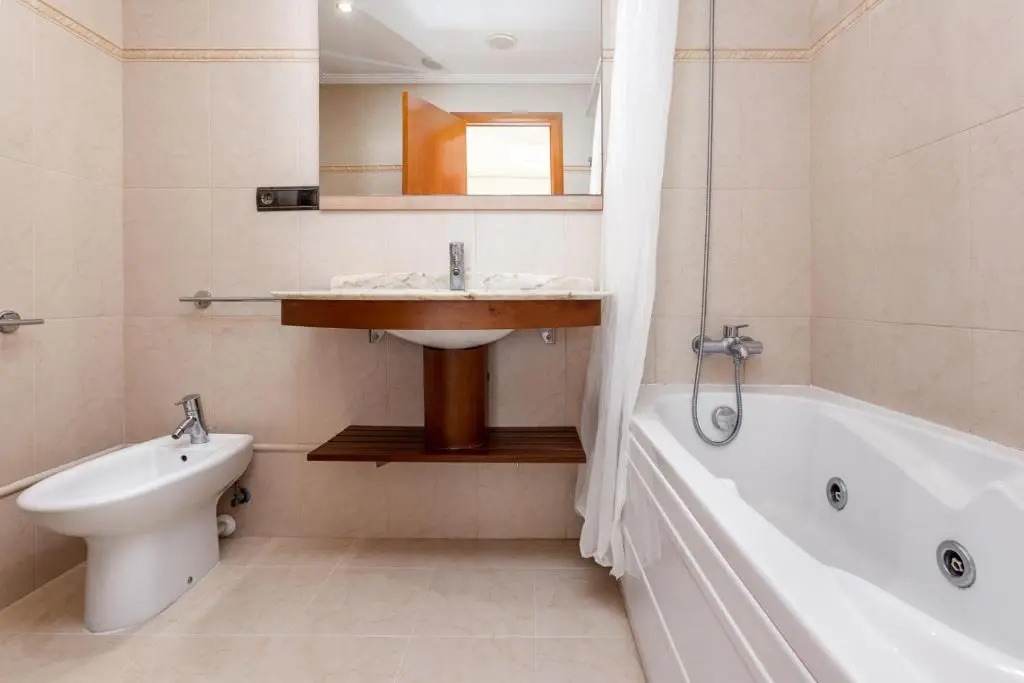 1st Line Daniya APT - Solarium Terrace & Pool