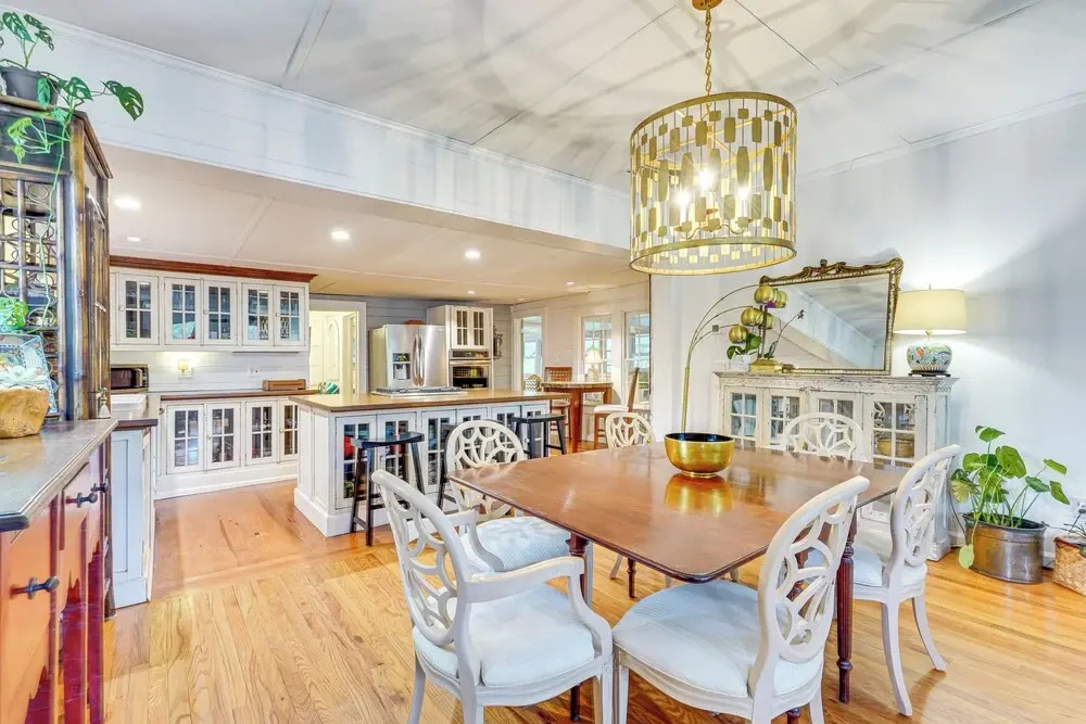 Isle of Palms Getaway w/ Patio, Walk to Beach!