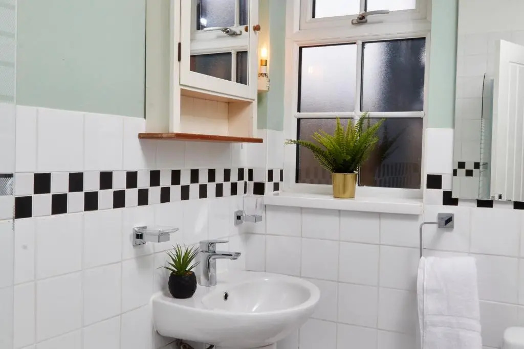 Stunning Central Apartment Sleeps 6 w/Parking