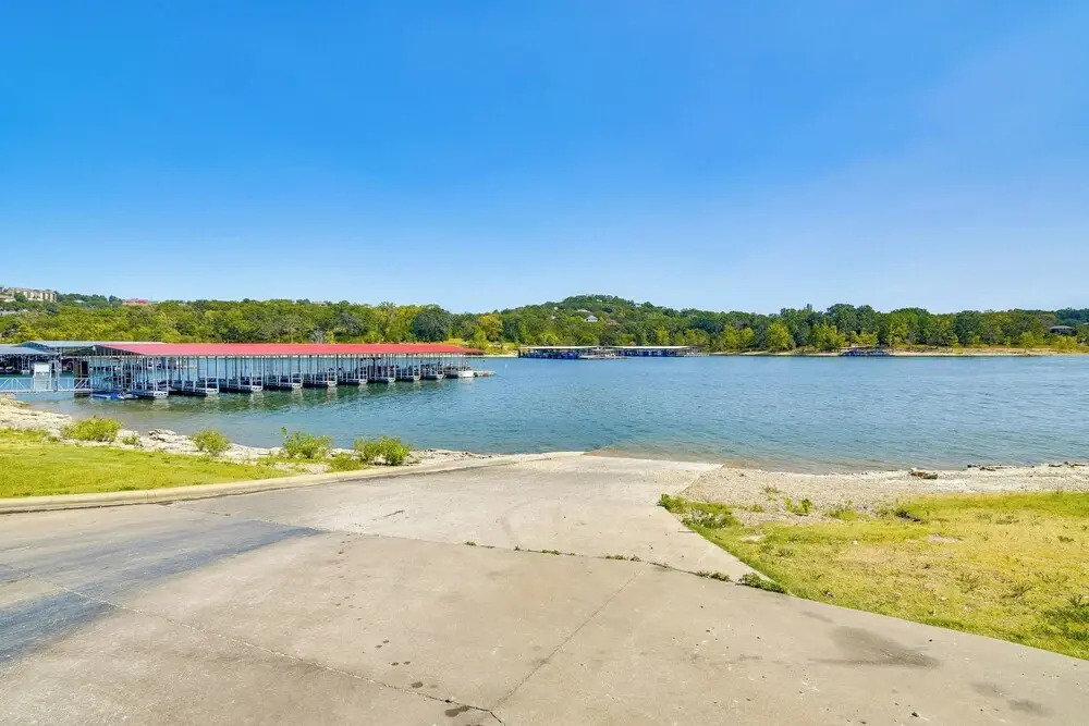 Table Rock Lake Home W/ Boat Slip, Near 76 Strip!