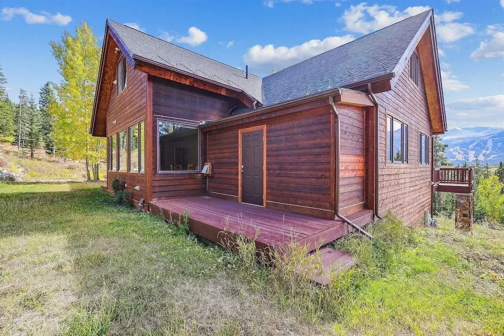 Rounds Retreat 4 Bedroom Home by Redawning