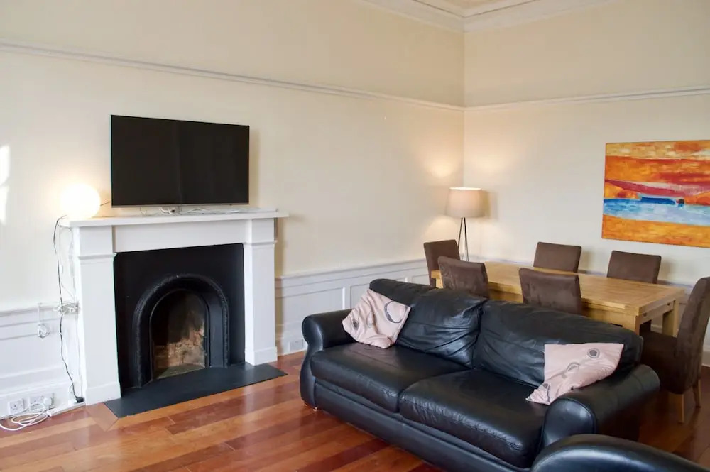 3 Bedroom Central Flat With Castle Views