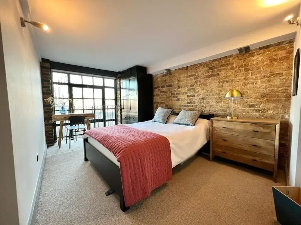 Stunning 2-bed Converted Warehouse - Sleeps 4