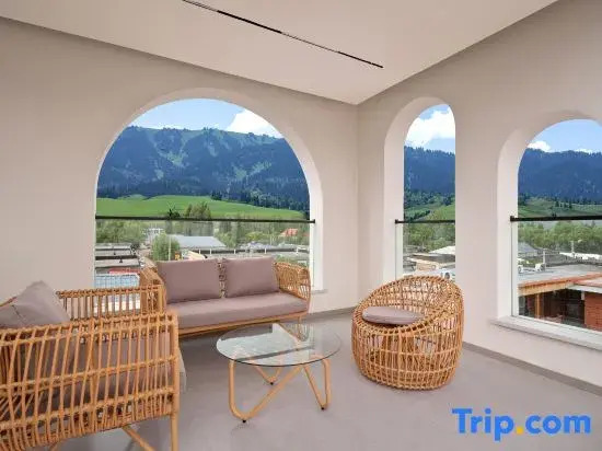 Nazhen Xiaolou · Excellencyyl · Courtyard Vacation Boutique Stay (Nalati Scenic Area)