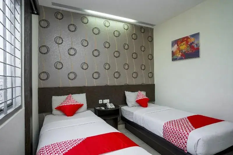 Capital O 1083 Hotel Grand Kartika