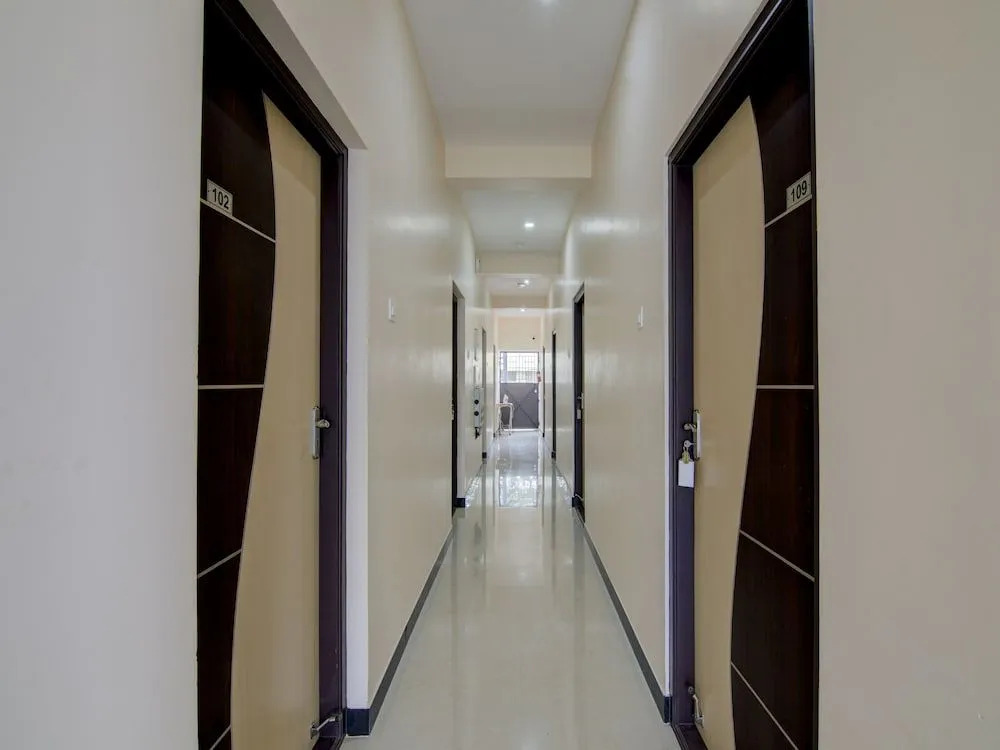 OYO Flagship 24147 Royal Stay
