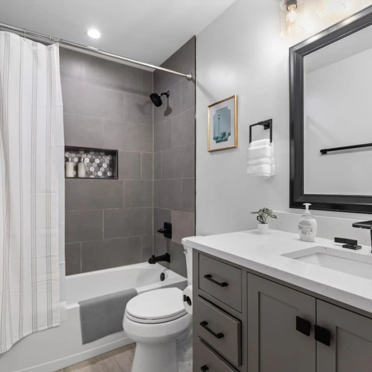 Central 2 br City Sanctuary Commuter friendly