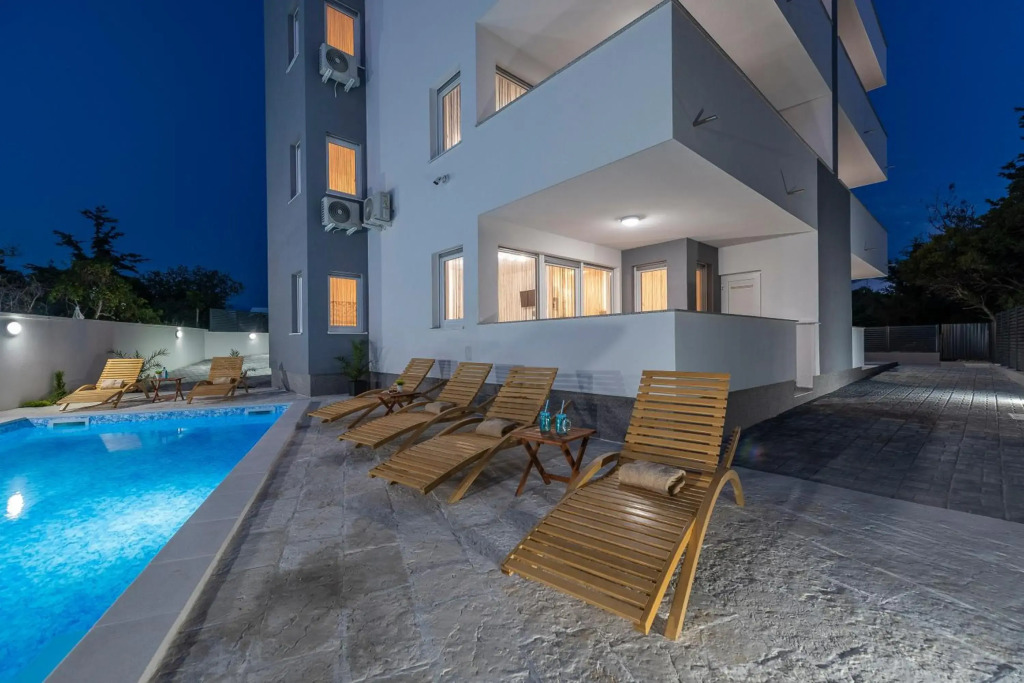 Villa Star 4 a centrally located ap. with a pool