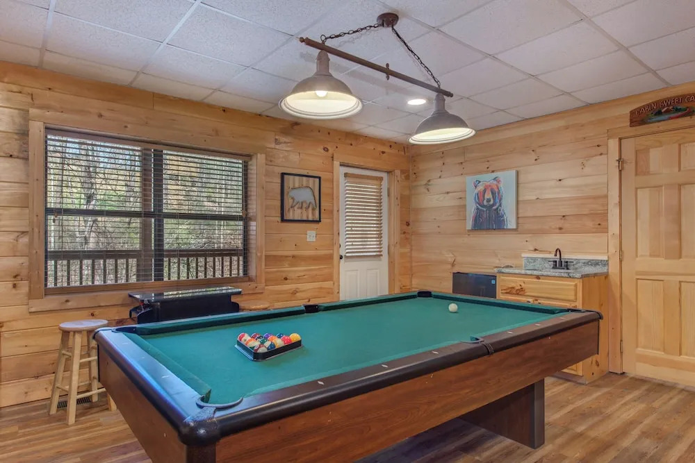 Country Bear Cove - Hot Tub, Games & Deck w/ View