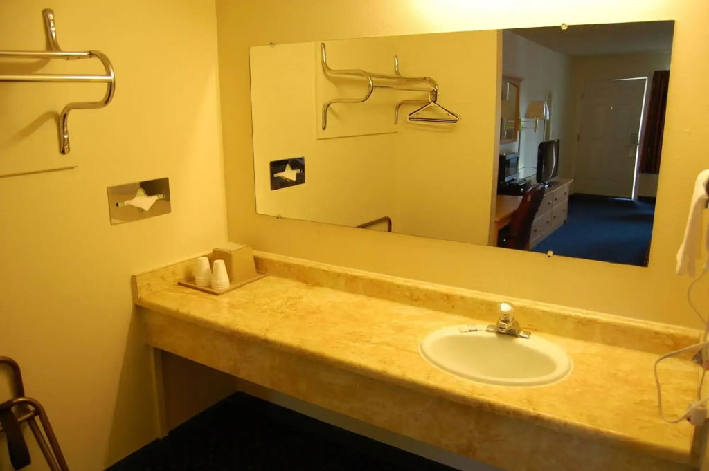 Western Inn Lakewood