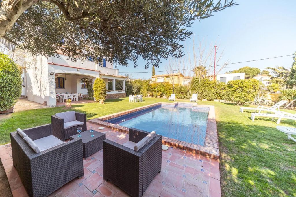 Sol in L'Escala with 4 bedrooms and 3 bathrooms