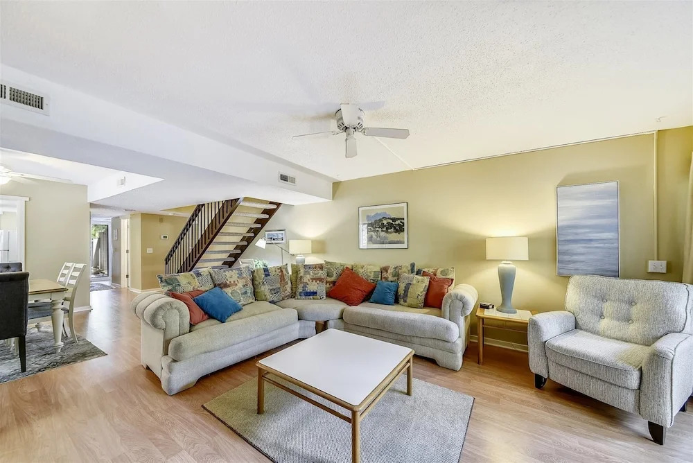SailMaster 37 - Two Bedroom Condo